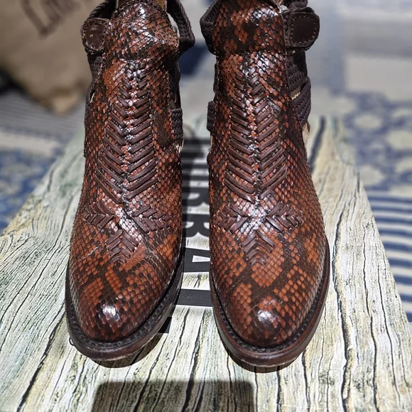 Womens Corral Python Shoe Ankle Boots, Size 7 - Picture 1 of 7